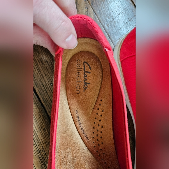 Clarks Women's Elaina Harbor Cherry Red With White Floral Embroidery - Picture 7 of 9